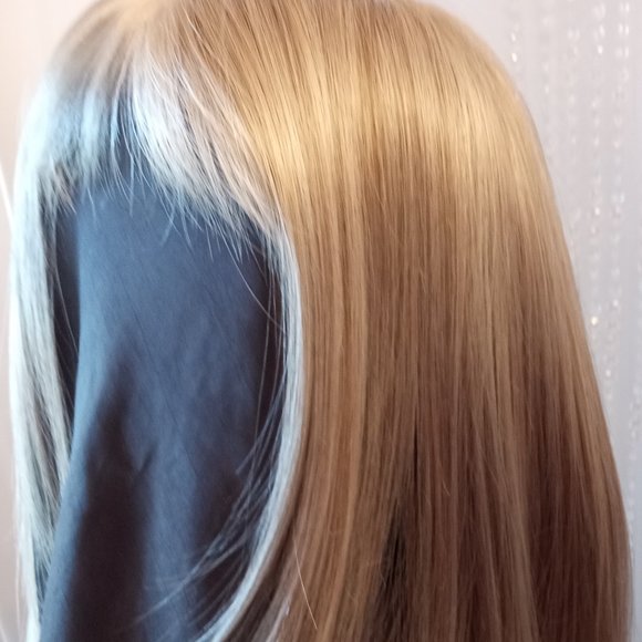 Taylor Swift Style Golden Blonde Wig- New In Box - Picture 5 of 15